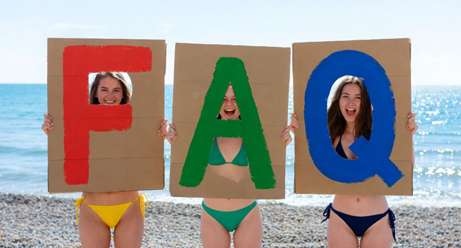 FAQs about language study holidays in England Brighton with LISA! – questions and answers Three female participants on the beach in Brighton holding FAQ signs during a LISA! language study holiday in England