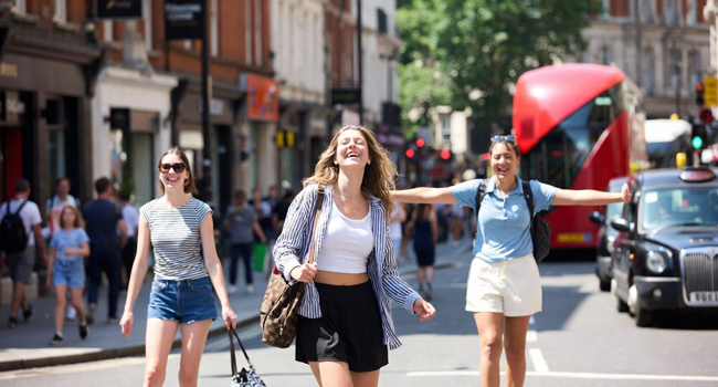 Adults sightseeing in London England during a LISA! language study holiday enjoying the city and their free time