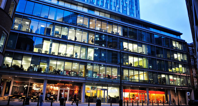 Language school for adults in London England in a modern building during a LISA! language study holiday