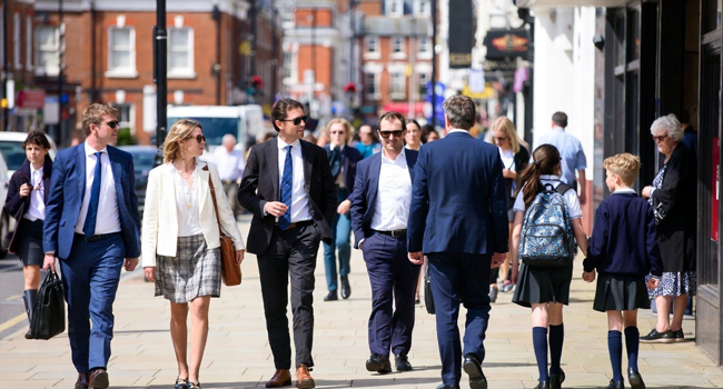 People on the street in London England during a LISA! language study holiday experiencing everyday city life