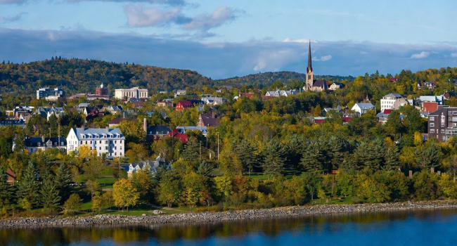 Educational leave Québec Canada with LISA! – learning French and experiencing Québec’s natural beauty Scenic view of Québec during a LISA! educational leave language study holiday featuring river, nature and Canadian atmosphere