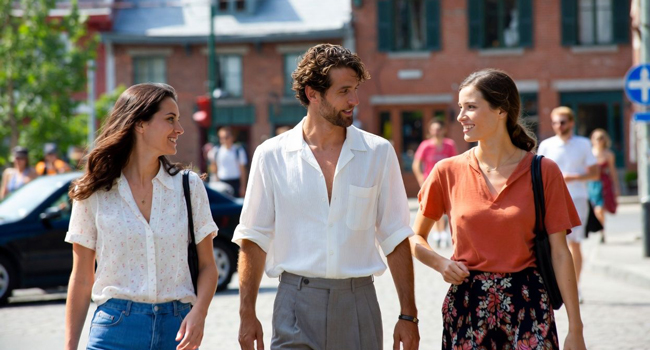 Educational leave Québec Canada with LISA! – learning French and enjoying authentic city experiences Adults walking together through Québec during a LISA! educational leave language study holiday enjoying city life and practising French