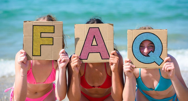 FAQs LISA! language study holidays – answers to common questions Three schoolgirls on the beach in Bournemouth Park England holding FAQ signs during a LISA! language study holiday