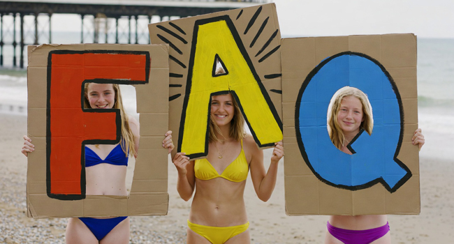 FAQs about student language study holidays in England Brighton with LISA! – students with letters by the sea Three female students on the beach in Brighton holding large FAQ letters during a LISA! language study holiday for students in England