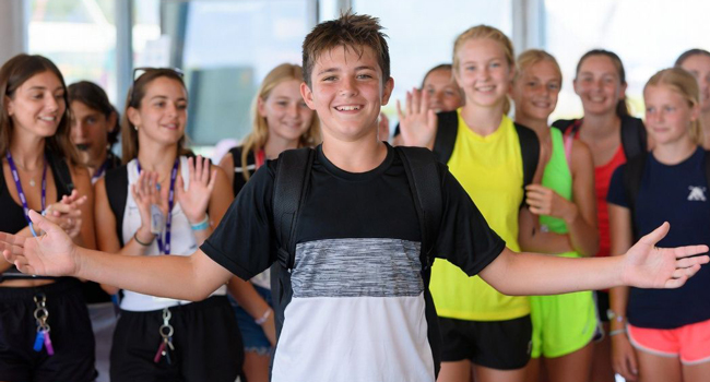 Group of students arriving in Exmouth during a LISA! language study holiday excited to begin their stay