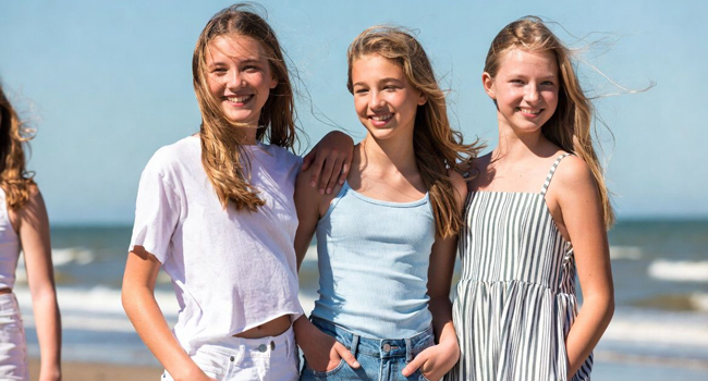 Schoolgirls on the beach in Exmouth during a LISA! language study holiday enjoying the sea, breeze and time together