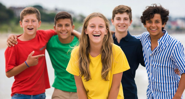 Group of students in Exmouth during a LISA! language study holiday laughing together by the beach and enjoying their time