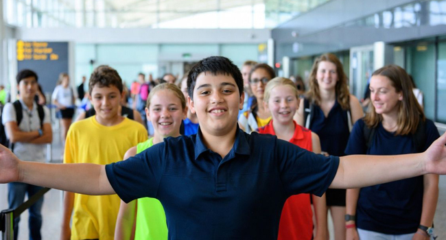 Language study holidays in Portsmouth with LISA! – arrival, welcome and start of the adventure for students Group of students arriving in Portsmouth during a LISA! language study holiday excited to begin their stay