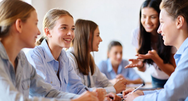 English language course for students in San Gwann Malta with LISA! Students in an English lesson in Malta San Gwann in a language course learning English