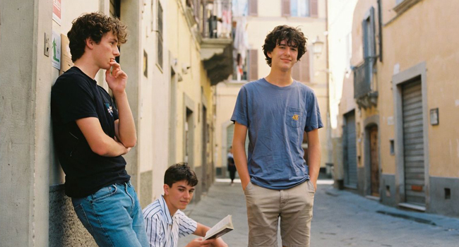 Young students exploring Florence during a LISA! Italian language course for young learners in Italy