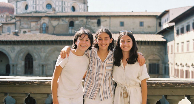 Three students in front of a historic landmark during a LISA! Italian language course for young learners in Florence, Italy