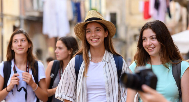 Young learners exploring Florence during their free time on a LISA! Italian language course in Italy