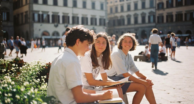 Young learners studying together during a LISA! Italian language course in Florence, Italy