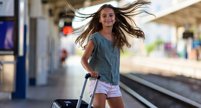 Italian language study holiday in Lignano with LISA! – travelling to Italy and starting your language adventure Girl travelling to Italy for a LISA! language study holiday in Lignano excited about learning Italian and meeting international students