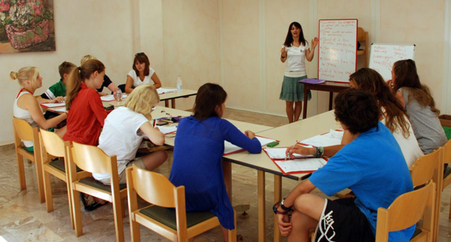 Italian language courses in Lignano with LISA! – language school and international learning experience in Italy Teenagers learning Italian at a language school in Lignano during a LISA! language study holiday in Italy