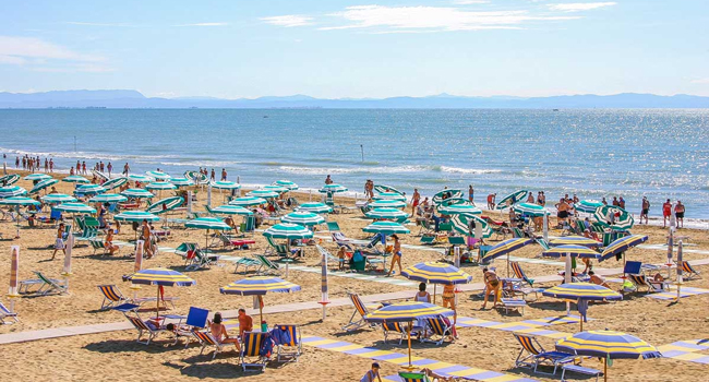 Italian language study holiday in Lignano with LISA! – beach, sea and Mediterranean lifestyle in Italy Beach and sea in Lignano during a LISA! language study holiday in Italy with Mediterranean atmosphere and leisure by the water