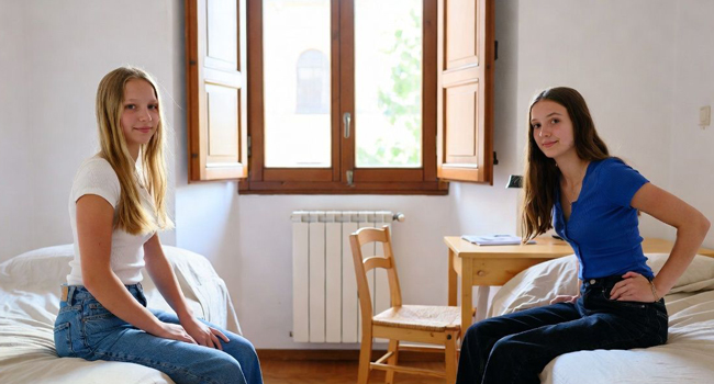 Students in a residence room during a LISA! Italian language course for young learners in Salerno, Italy