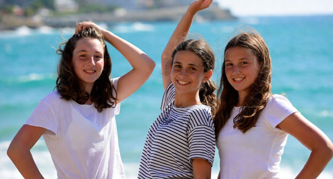 Excitement for a LISA! Italian language course for young learners in Trieste Students enjoying the beach during a LISA! Italian language course for young learners in Trieste, Italy