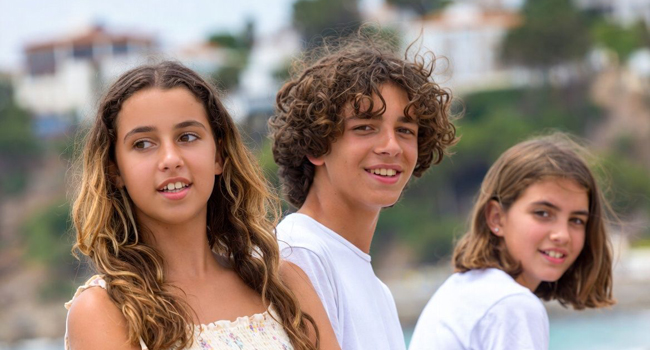 A boy and two girls on the beach in Málaga represent booking a LISA! language study holiday for students in Málaga.