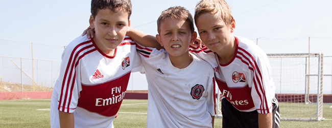 LISA-Sprachreisen-Englisch-Schueler-Malta-Salina-Beach-Freizeit-Aktivitaeten-Sport-Fussball-Tor-Fussballtraining LISA-Sprachreisen-Englisch-Schueler-Malta-Salina-Beach-Freizeit-Aktivitaeten-Sport-Fussball-Tor-Fussballtraining