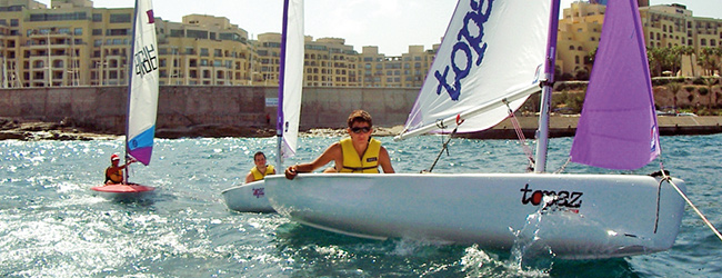 LISA-Sprachreisen-Englisch-Schueler-Malta-Salina-Beach-Freizeit-Aktivitaeten-Sport-Segeln-Segelkurs LISA-Sprachreisen-Englisch-Schueler-Malta-Salina-Beach-Freizeit-Aktivitaeten-Sport-Segeln-Segelkurs