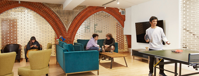 LISA-Sprachreisen-Erwachsene-Englisch-England-London-Burlington-Lounge-Pause-TV-Tischtennis LISA-Sprachreisen-Erwachsene-Englisch-England-London-Burlington-Lounge-Pause-TV-Tischtennis