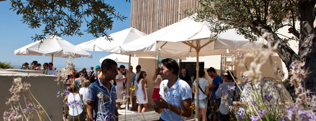 LISA-Sprachreisen-Erwachsene-Englisch-Malta-Sliema-Sprachschule-Dach-Terrasse-Sonnenschirm LISA-Sprachreisen-Erwachsene-Englisch-Malta-Sliema-Sprachschule-Dach-Terrasse-Sonnenschirm