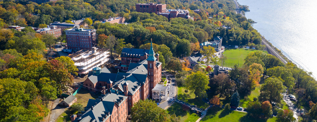 LISA-Sprachreisen-Erwachsene-Englisch-USA-New-York-Campus-Lage-Fluss-Park LISA-Sprachreisen-Erwachsene-Englisch-USA-New-York-Campus-Lage-Fluss-Park
