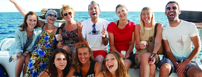 LISA-Sprachreisen-Erwachsene-Franzoesisch-Frankreich-Montpellier-Freizeit-Boot-Meer-Party