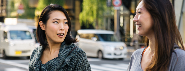 LISA-Sprachreisen-Erwachsene-Japanisch-Japan-Fukuoka-Treffen-Strasse-Spaziergang-Zwei