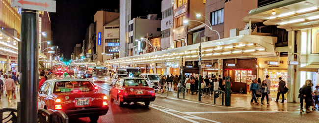LISA-Sprachreisen-Erwachsene-Japanisch-Japan-Kyoto-Abend-Ausgehen-Einkaufen-Taxi