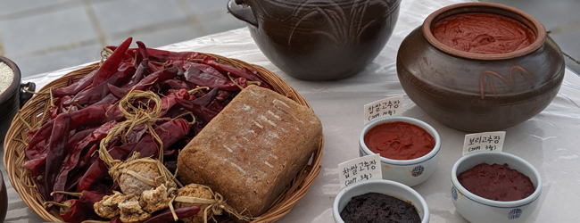 LISA-Sprachreisen-Erwachsene-Koreanisch-Suedkorea-Seoul-Essen-Tontopf-Chillipaste-Scharf LISA-Sprachreisen-Erwachsene-Koreanisch-Suedkorea-Seoul-Essen-Tontopf-Chillipaste-Scharf