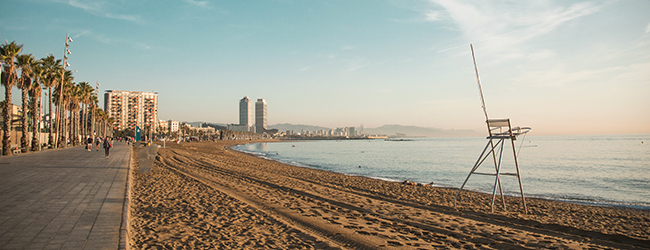 LISA-Sprachreisen-Erwachsene-Spanisch-Spanien-Barcelona-Stadt-Strand-Meer-Palmen-Sand LISA-Sprachreisen-Erwachsene-Spanisch-Spanien-Barcelona-Stadt-Strand-Meer-Palmen-Sand