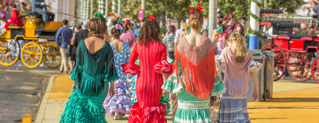 LISA-Sprachreisen-Erwachsene-Spanisch-Spanien-Sevilla-Feste-Kutschen-Flamenco-Kleider