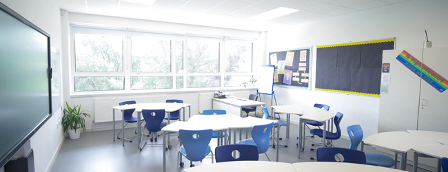 LISA-Sprachreisen-Schueler-Englisch-Irland-Dublin-Sprachschule-Unterricht-Klassenraum LISA-Sprachreisen-Schueler-Englisch-Irland-Dublin-Sprachschule-Unterricht-Klassenraum