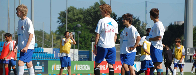 LISA-Sprachreisen-Schueler-Spanisch-Spanien-Barcelona-Sprachkurs-Fussball-Camp-Rasen