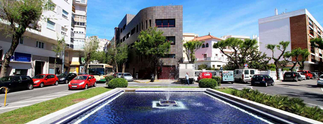 LISA-Sprachreisen-Schueler-Spanisch-Spanien-Cadiz-Sprachschule-Platz-Brunnen-Gebaeude LISA-Sprachreisen-Schueler-Spanisch-Spanien-Cadiz-Sprachschule-Platz-Brunnen-Gebaeude