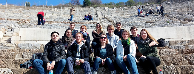 LISA-Sprachreisen-Tuerkisch-Tuerkei-Izmir-Freizeit-Aktivitaeten-Ausfluege-Ephesos-grosses-Theater-Geschichte-Ausgrabungen LISA-Sprachreisen-Tuerkisch-Tuerkei-Izmir-Freizeit-Aktivitaeten-Ausfluege-Ephesos-grosses-Theater-Geschichte-Ausgrabungen